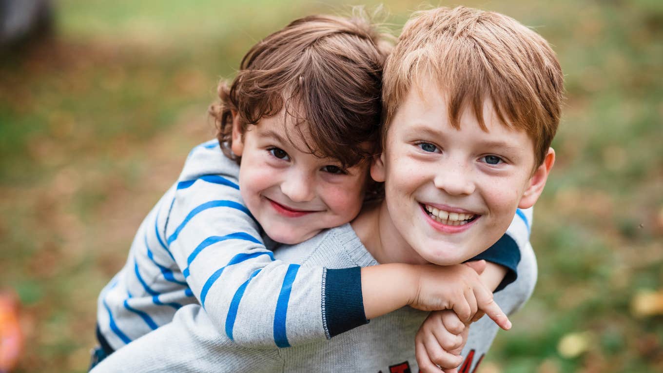 Things Working-Class Kids Grew Up Thinking Were Luxuries young siblings from a working class family spending time together
