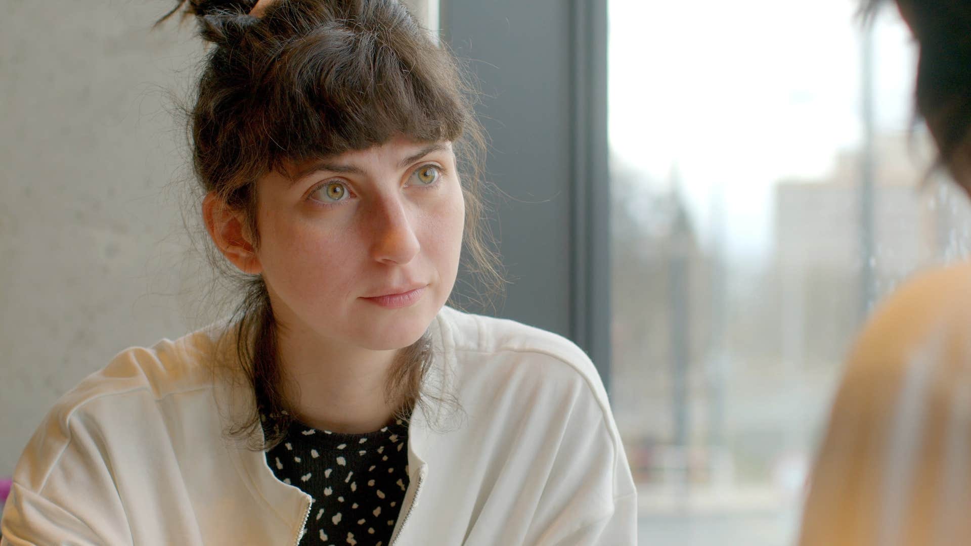 woman who's less likely to trust people looking at a friend