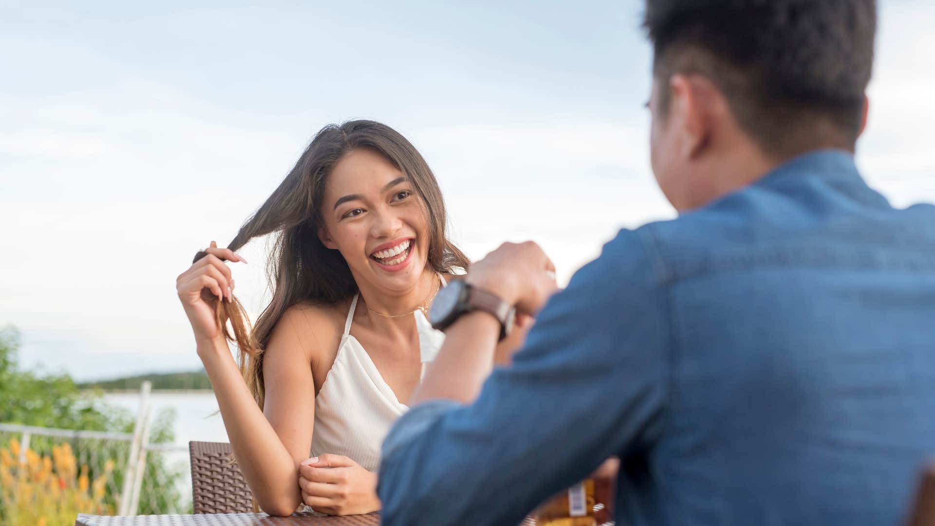 Rewarding woman makes man lose interest
