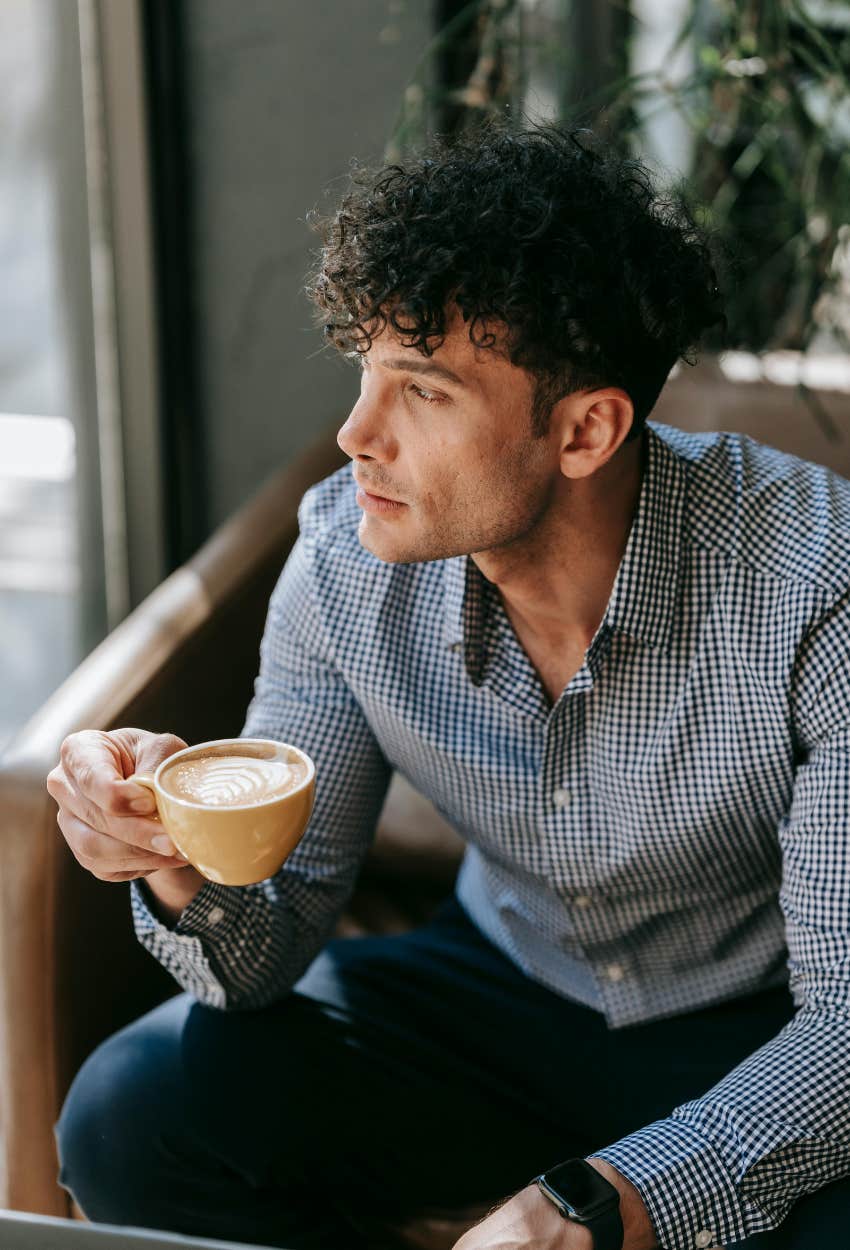 Man drinking coffee with antioxidants to live longer