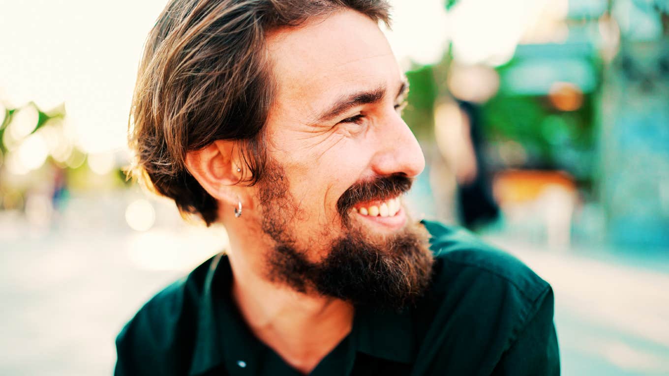 6 Weirdly Comforting Things Science Says About Love And Human Connection Comforting man in love.