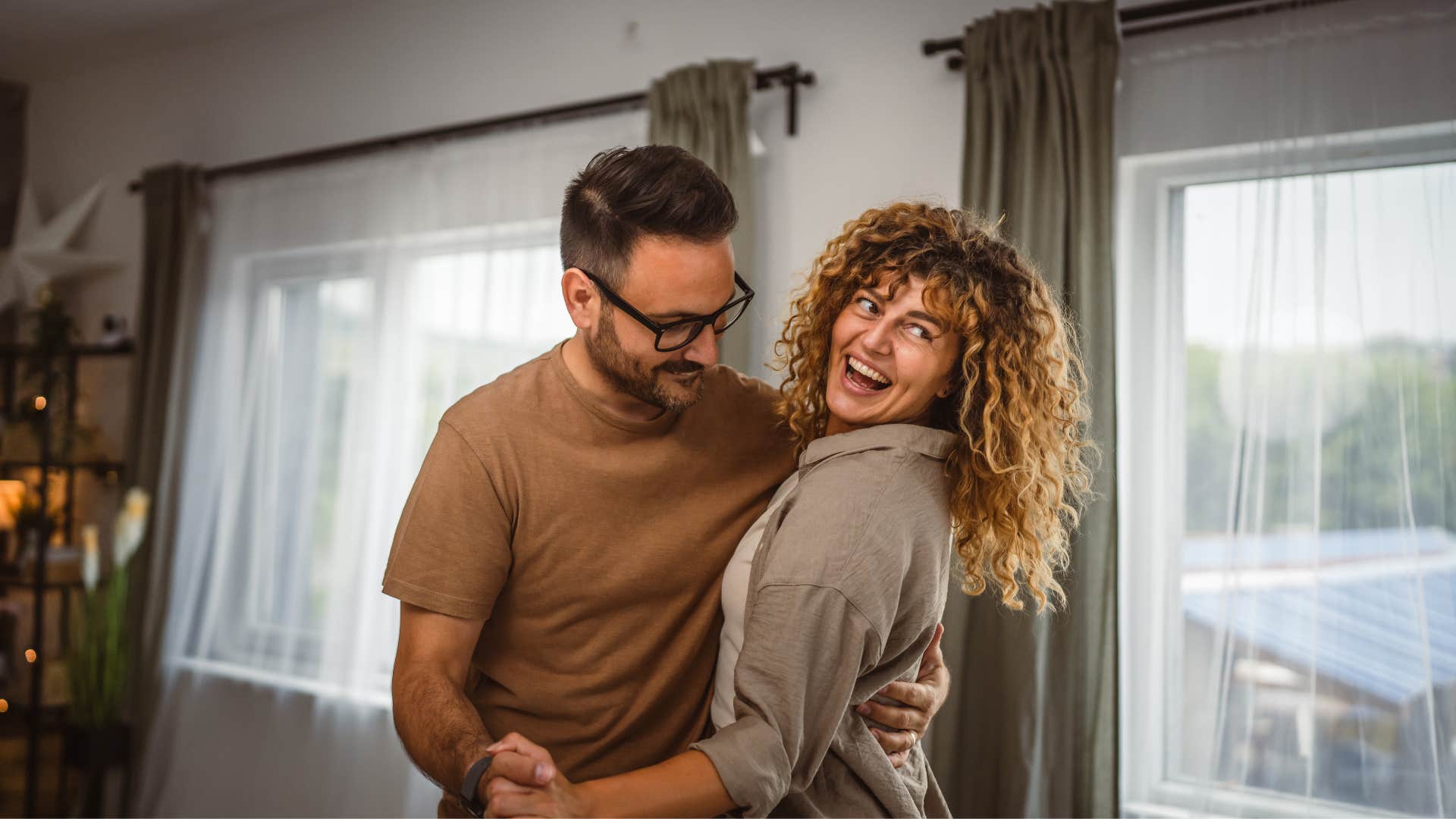 couple in love as science says it's catching