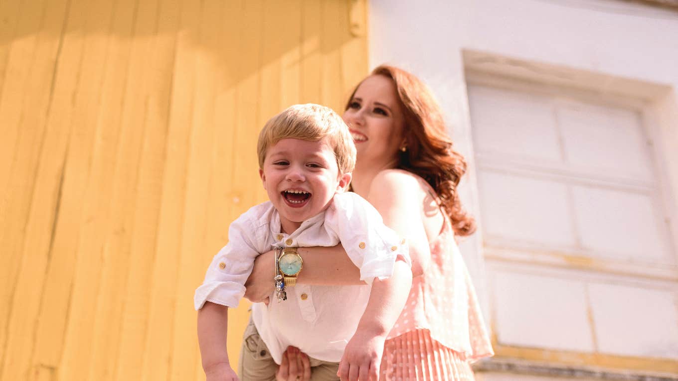 woman calls mom one kid it girls motherhood woman calls mom one kid it girls motherhood