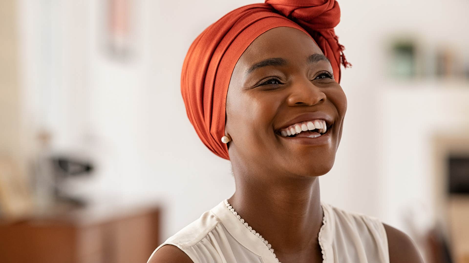 woman who prioritizes comfort smiling