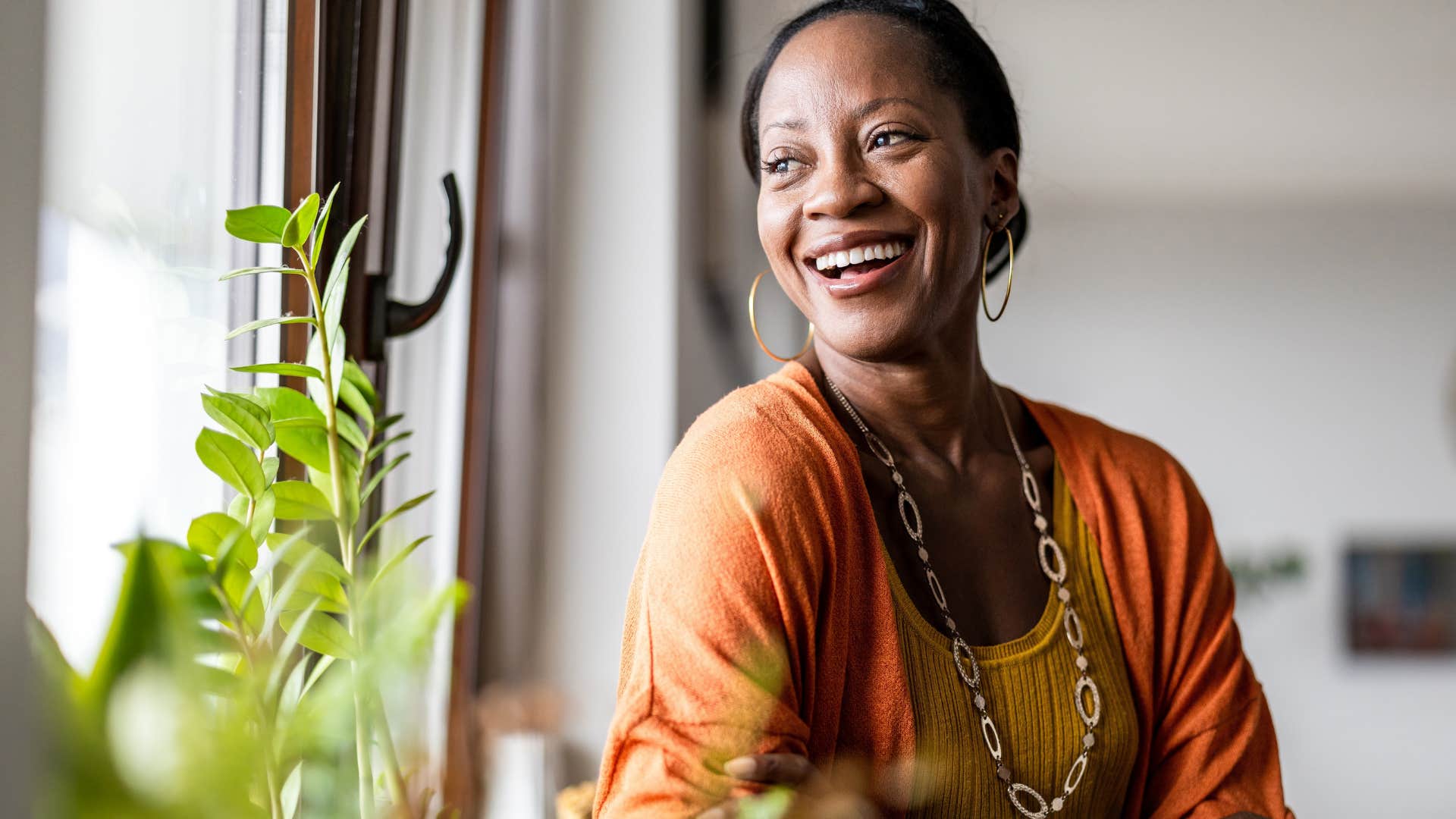 smiling woman with a healthy relationship with aging