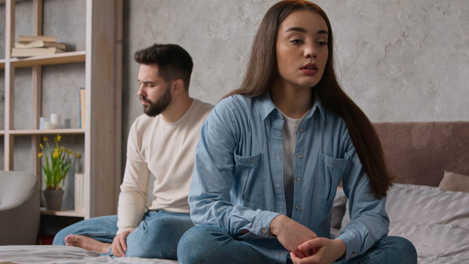 Man who doesn't want to introduce his girlfriend to anyone