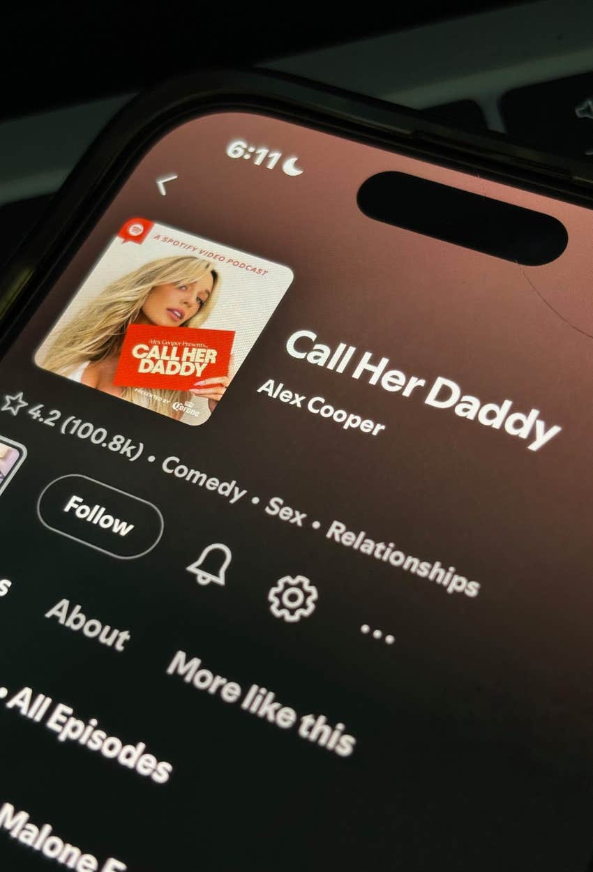 Chicago Cubs Fans Livid At Call Her Daddy Podcast Host Alex Cooper Booed