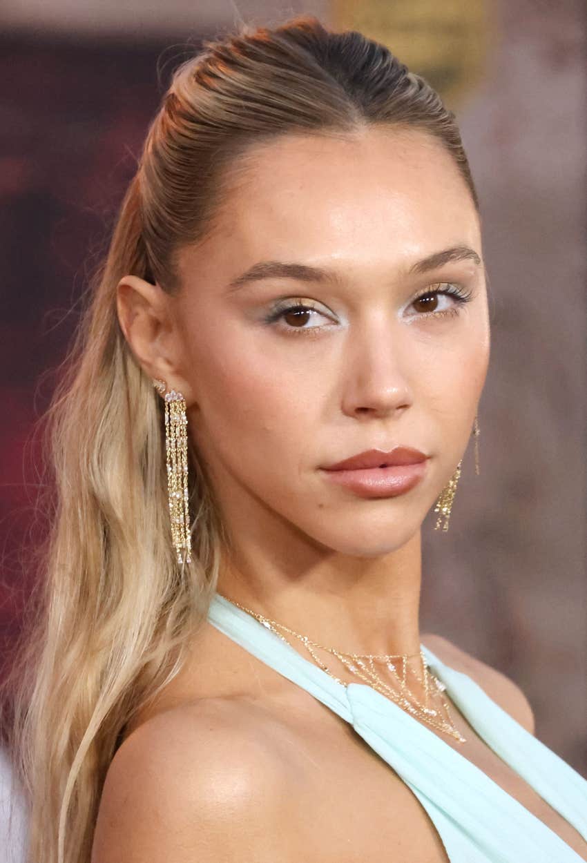 Alexis Ren and Jay Alvarrez were in love according manager