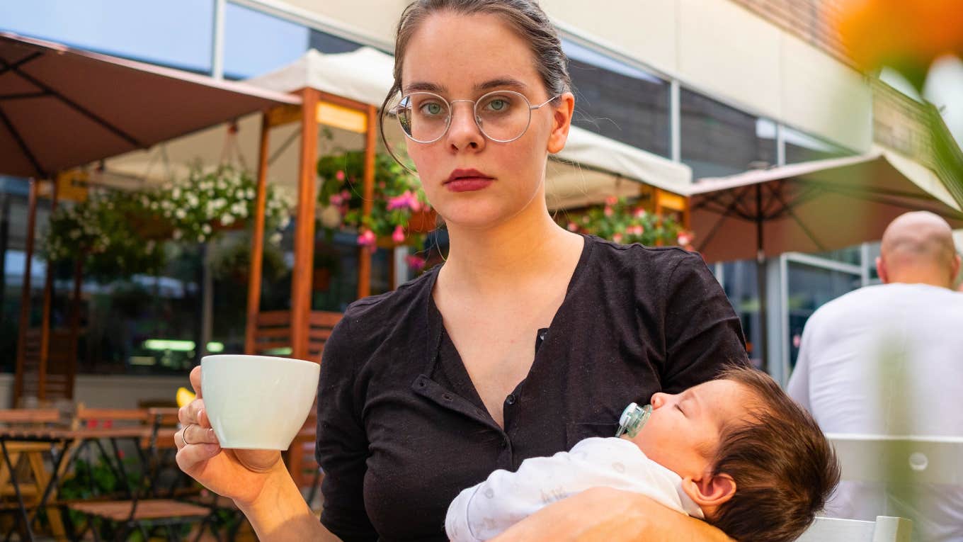 Parenting Habits That Make People Quietly Judge A Mom Behind Her Back Parenting Habits That Make People Quietly Judge A Mom Behind Her Back
