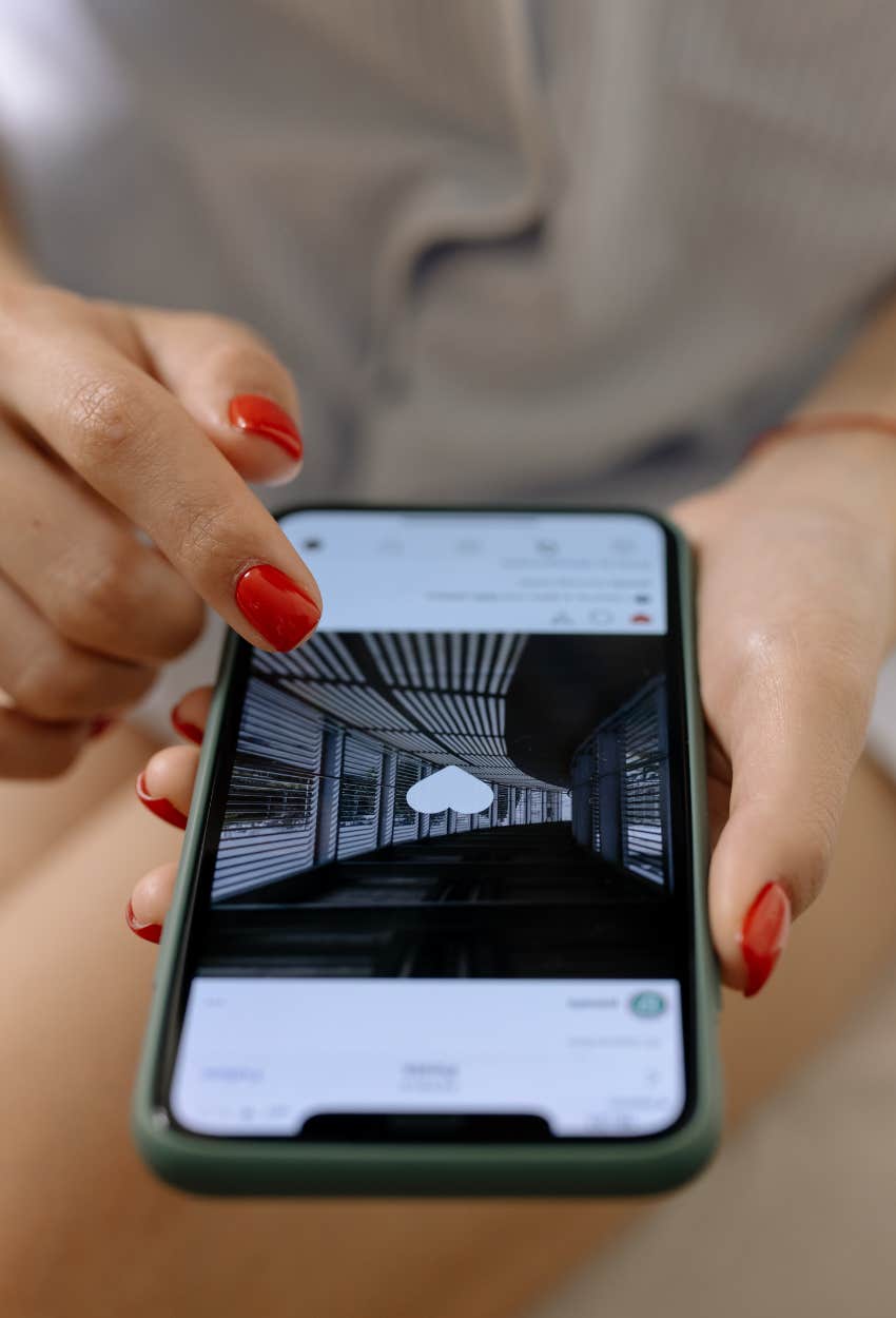 background screener warns job seekers companies look social media comments