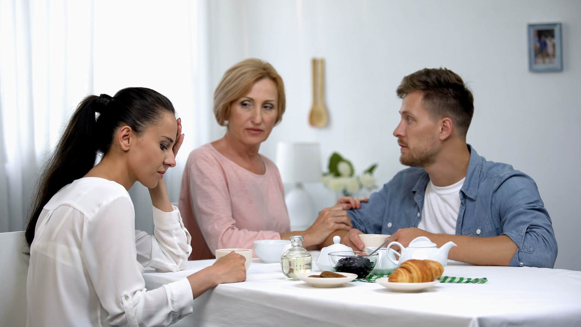 let family rule their life behaviors that indicate someone too emotionally damaged to love
