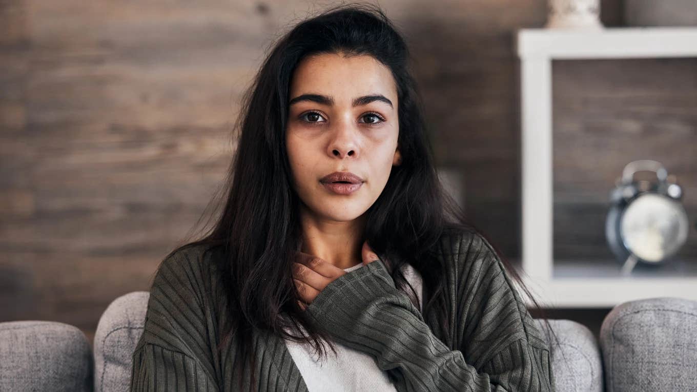 Boss Makes New Employee Cry With His Response To Her Mother's Passing new employee crying over boss's response to her mother's passing