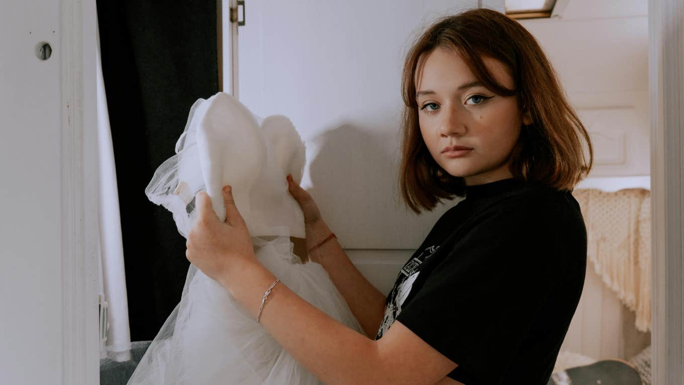 Bride-To-Be Cancels Wedding After Dad Pays Groom To Sign A Secret Prenup Bride-To-Be Cancels Wedding After Dad Pays Groom To Sign A Secret Prenup