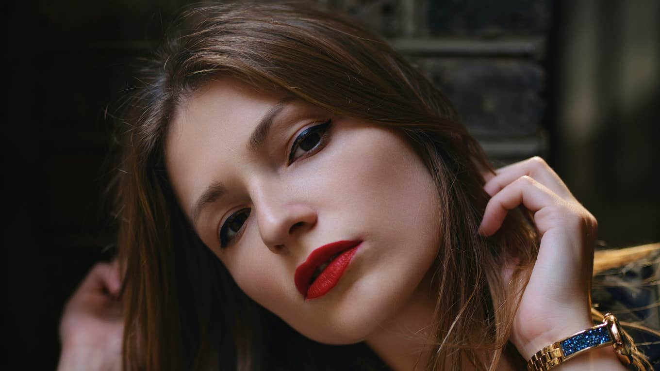 Things Classy Women Focus On That Make Them Incredibly Alluring, According To Psychology Classy woman is alluring.
