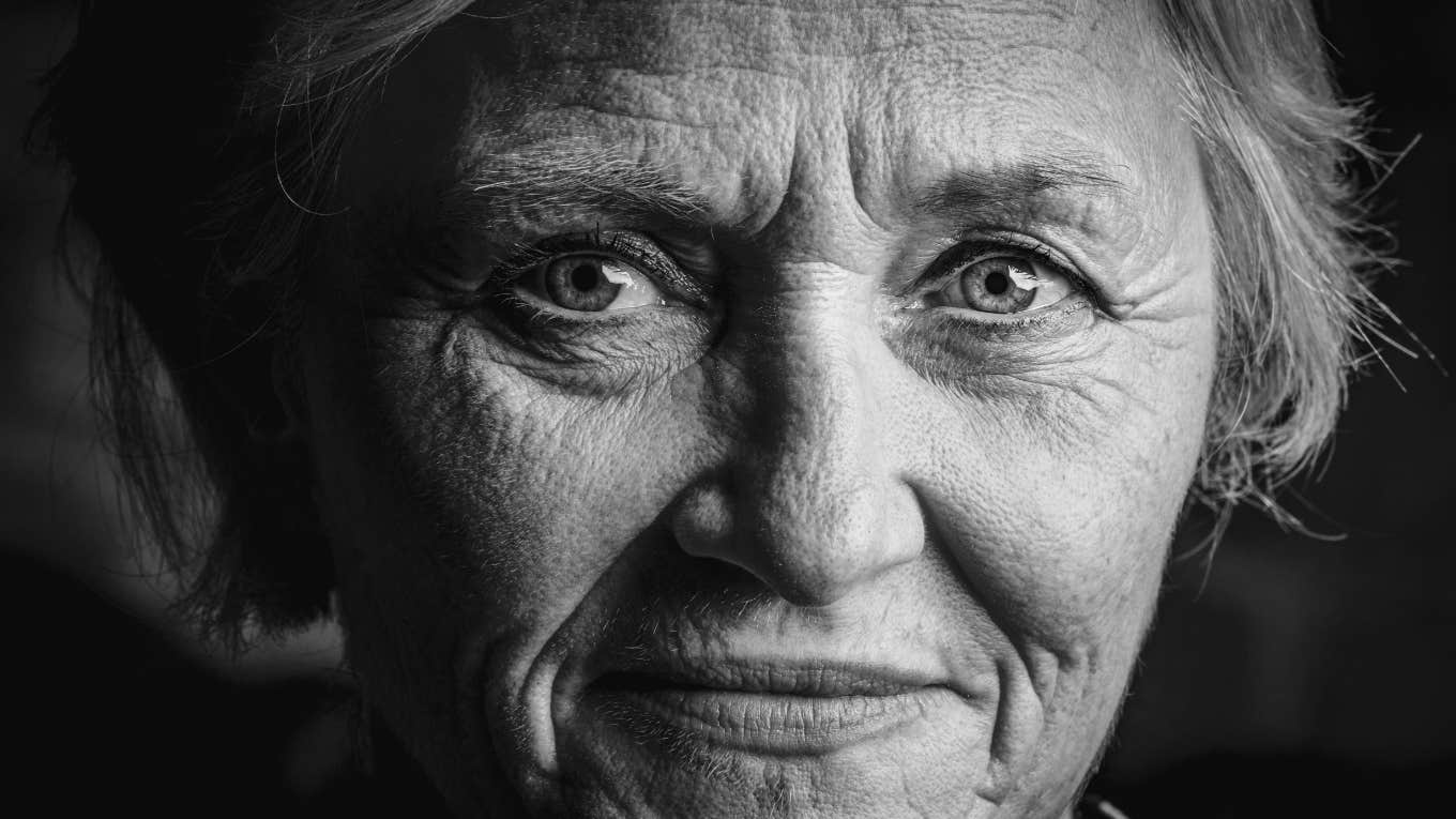 Habits Of Couples Who Age Gracefully Into Old Age Together, According To Psychology Old age couple ages gracefully together.