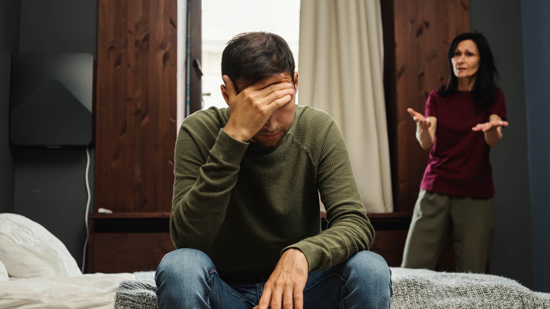 narcissistic woman exaggerating faults of her partner