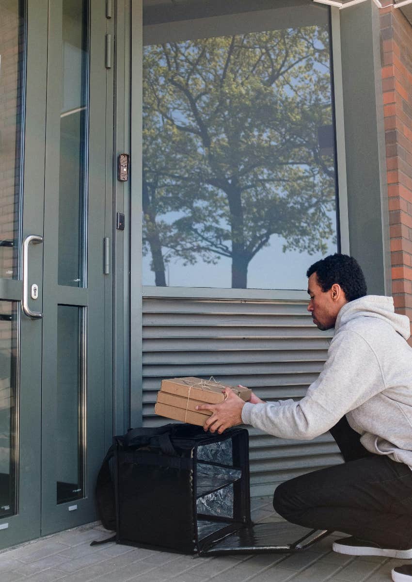 food delivery driver dropping off order