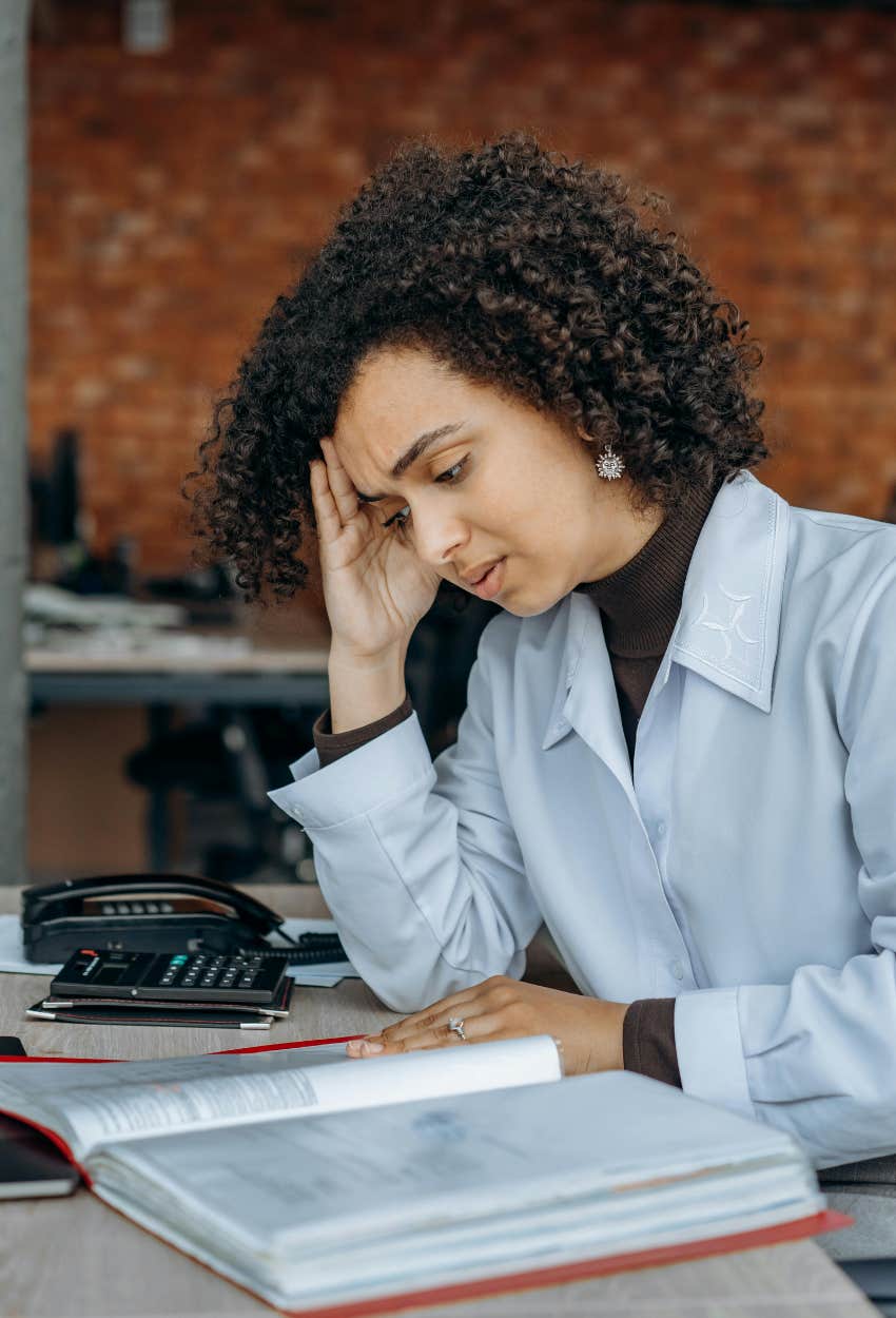 Woman trying to trick her brain into completing the worst parts of her to-do list