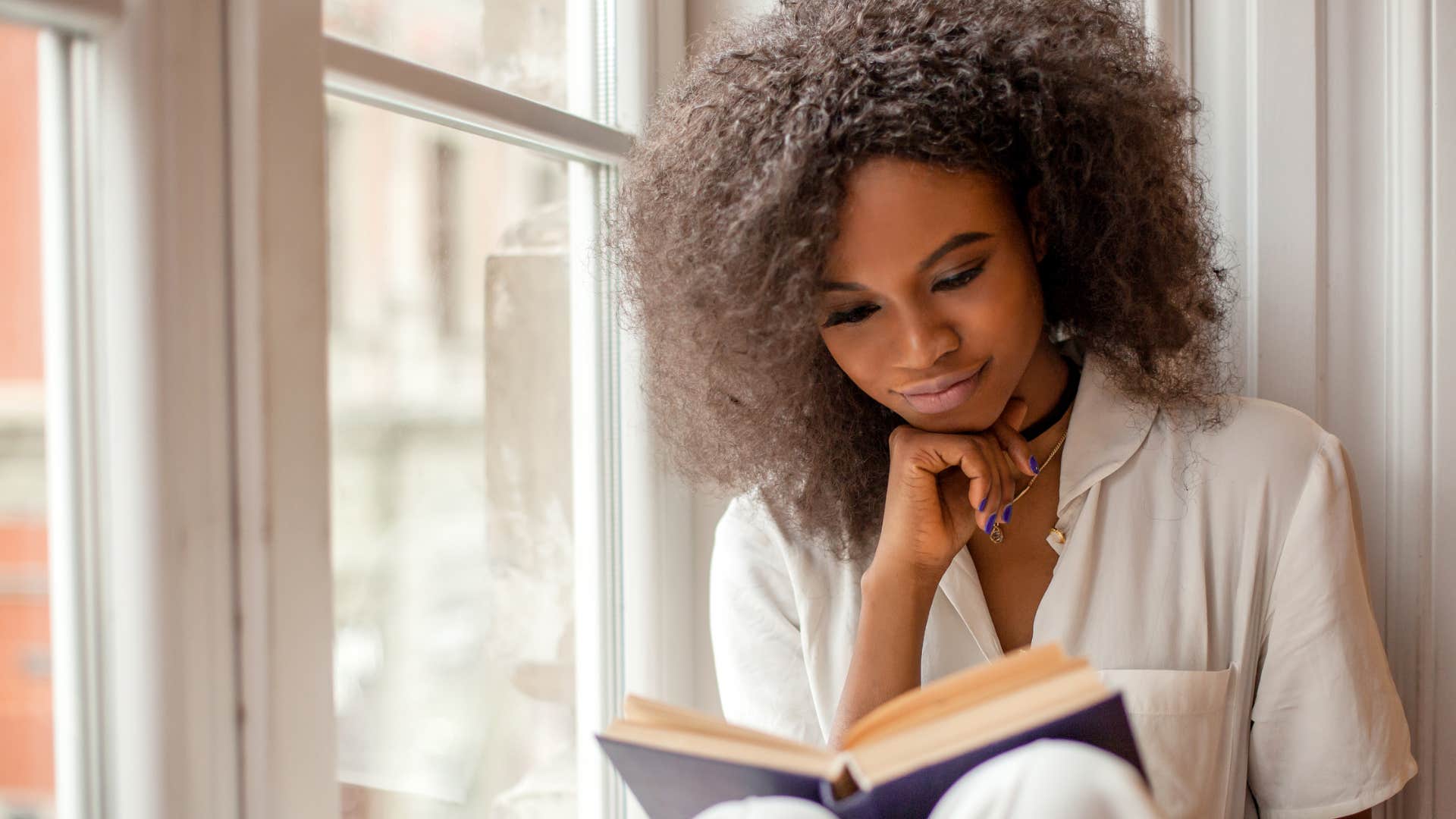 emotionally healthy woman taking a break from social media reading a book