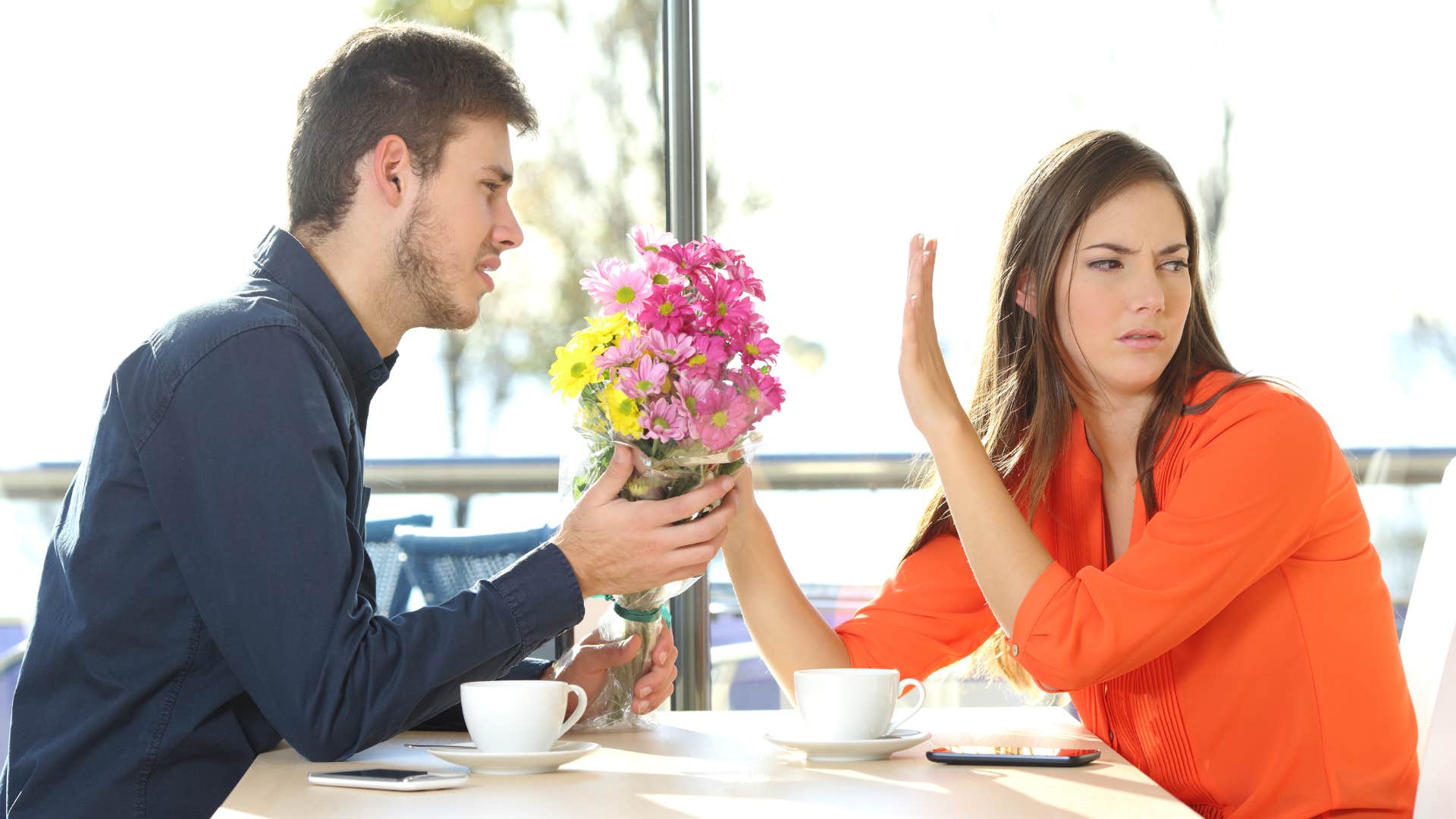 man manipulating woman into thinking he's a good guy by buying frivolous gifts