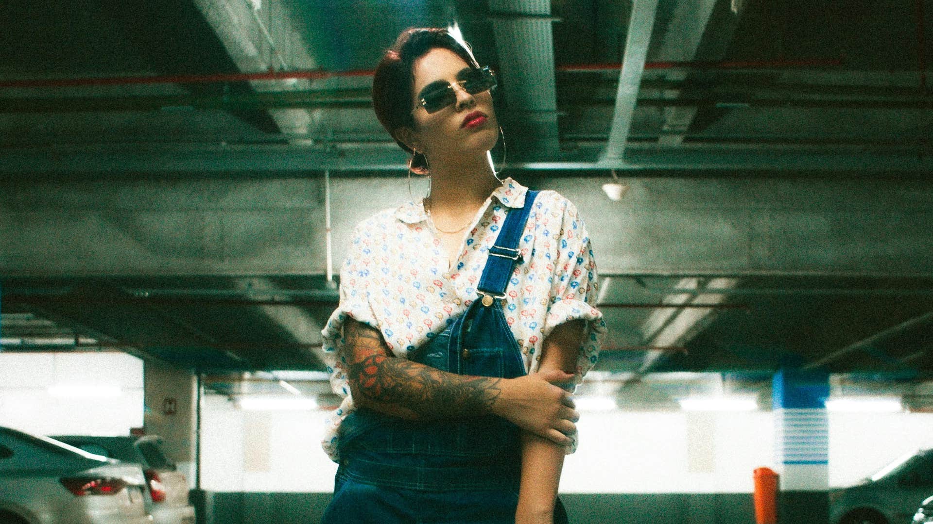fashion trends Gen X embraced but wish they could forget ever existed sagging overalls with one strap undone