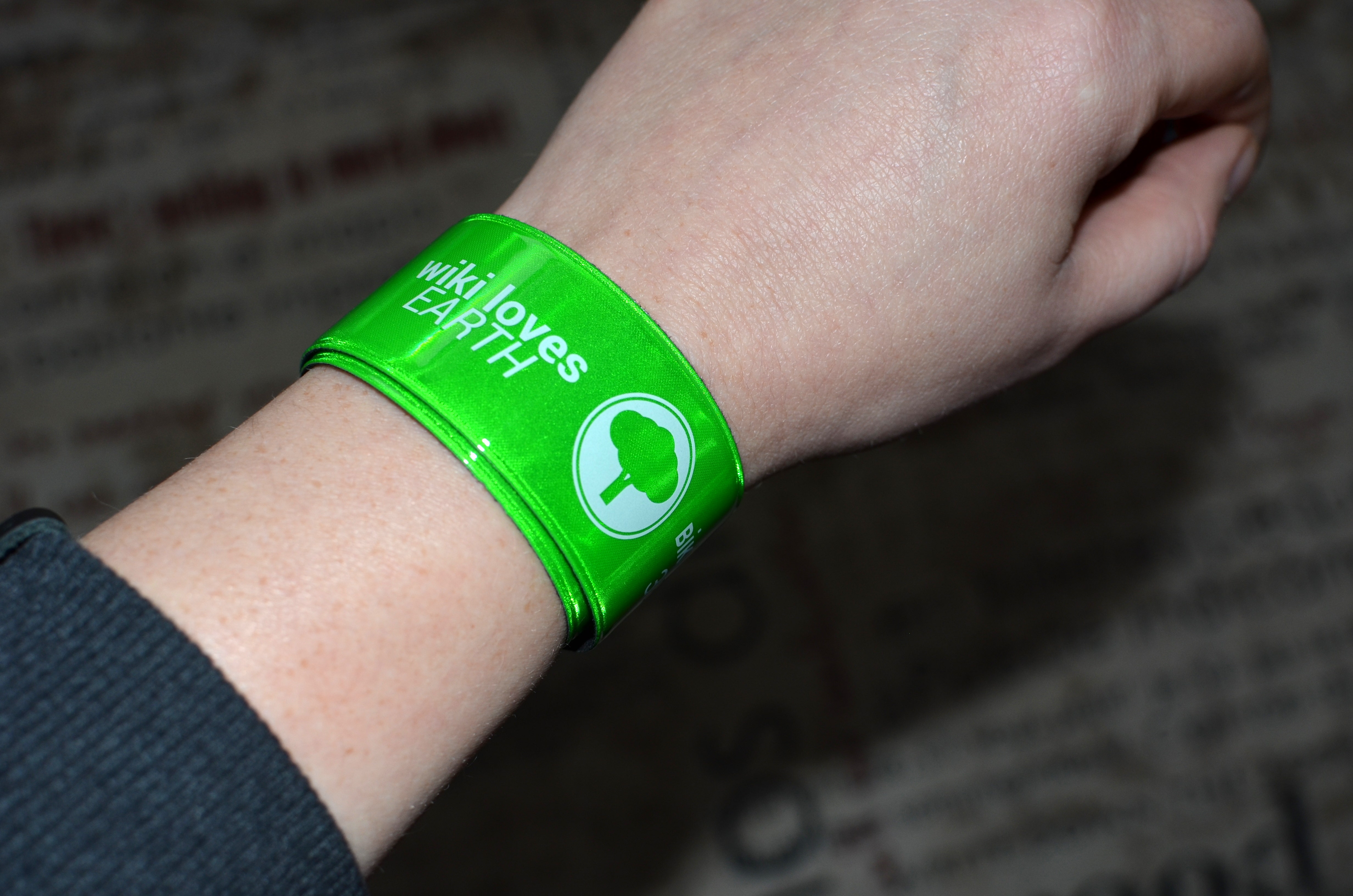 fashion trends Gen X embraced but wish they could forget ever existed slap bracelets