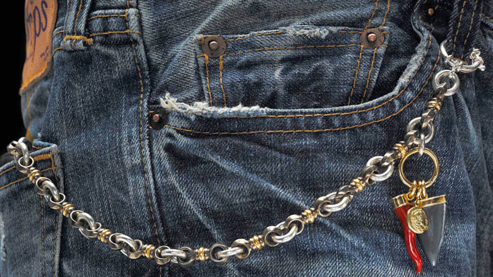 fashion trends Gen X embraced but wish they could forget ever existed wallet chains