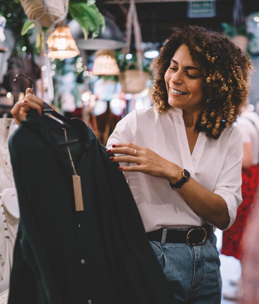 woman buying fast fashion gotten used to paying scam