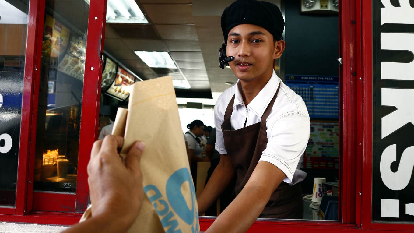 Fast Food Worker Reprimanded After Passing Out From Heat Exhaustion Fast Food Worker Reprimanded After Passing Out From Heat Exhaustion