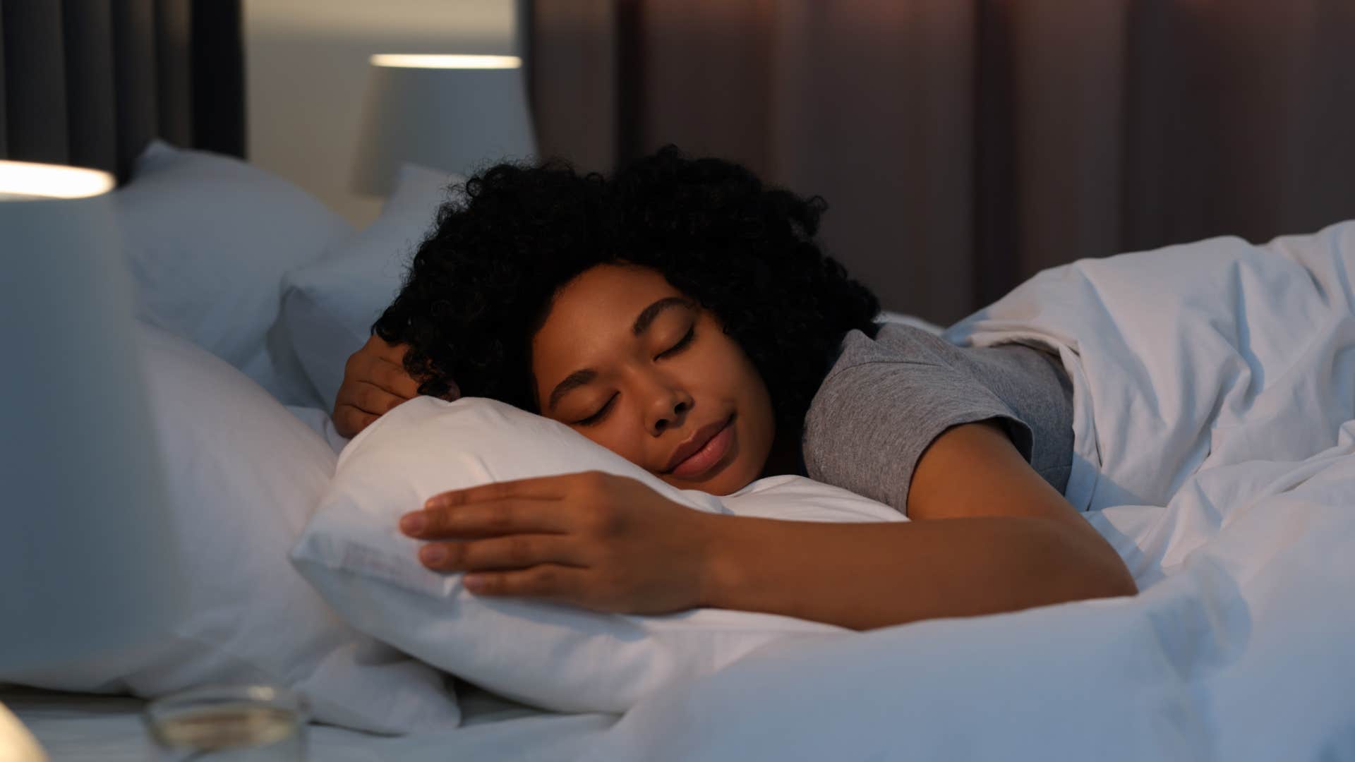 woman sticking to a healthy sleep schedule