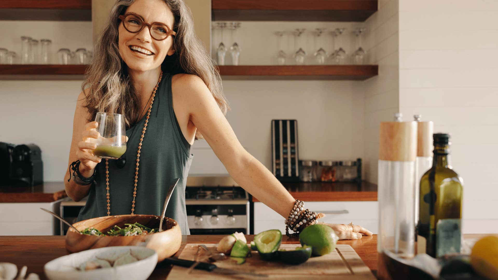 high iq woman eats in a way that feels good and works long-term