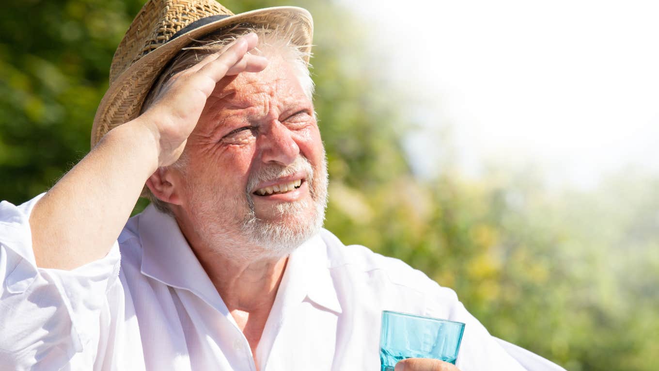 HOA Keeps Fining Homeowner For Giving Free Water To Neighbors On Hot Days HOA Keeps Fining Homeowner For Giving Free Water To Neighbors On Hot Days