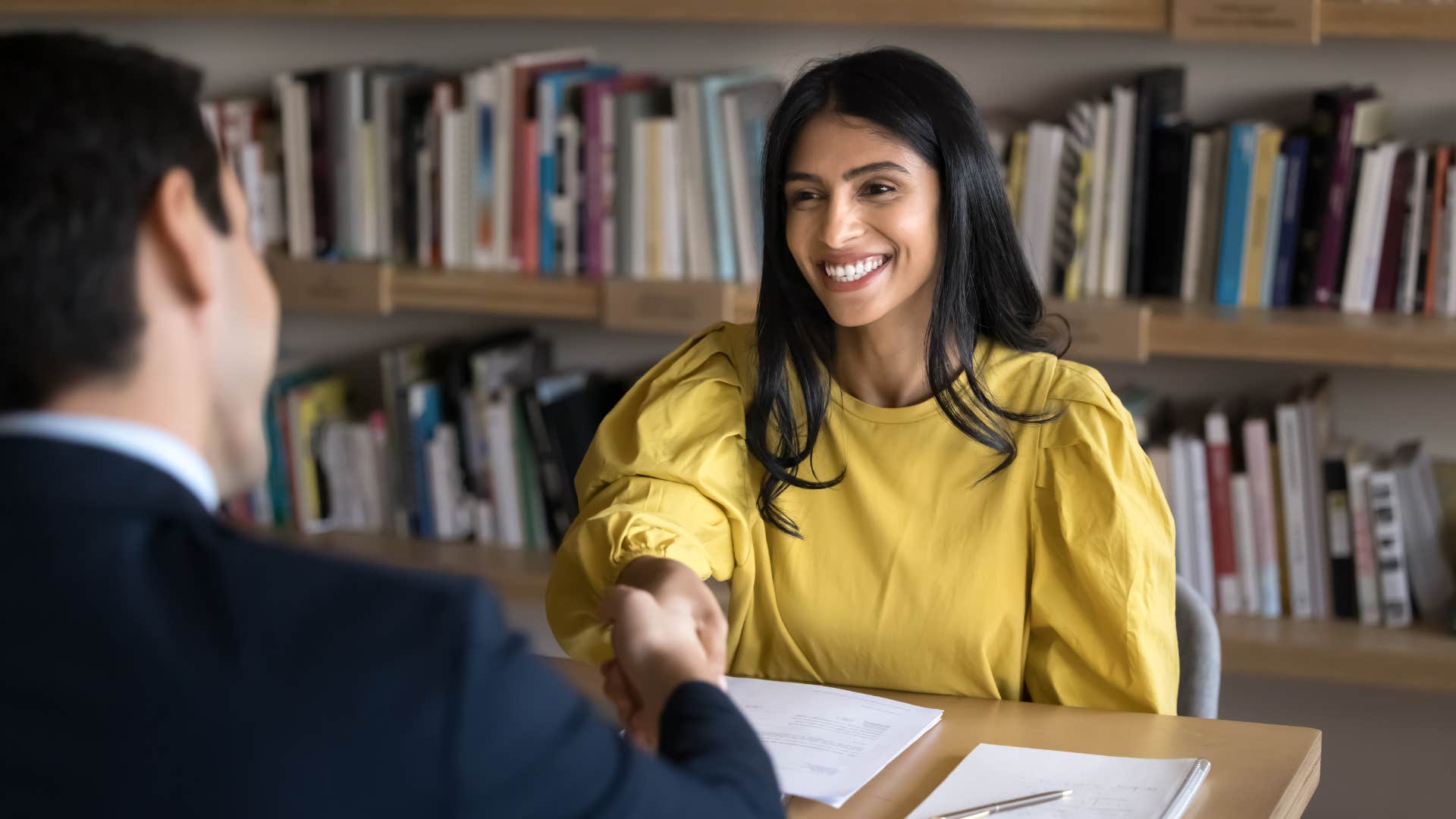 woman asking the interview question like what their best work envirnoment us