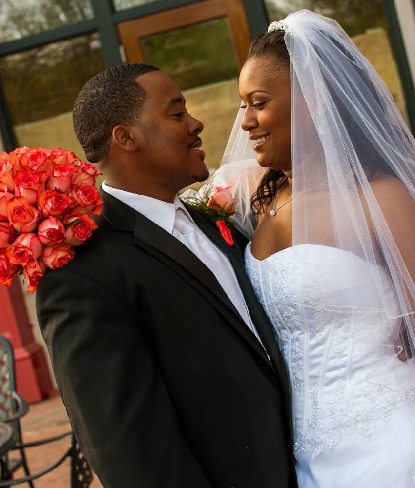 Fatherless Bride Gets Heartwarming Surprise From Landlord He Walked Her Down The Aisle