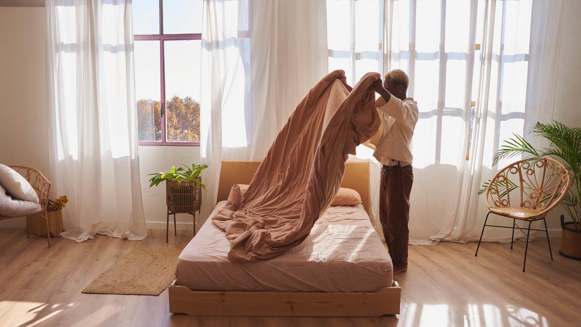 little things frugal people have in their homes that wealthy people pay way too much for cheap linens