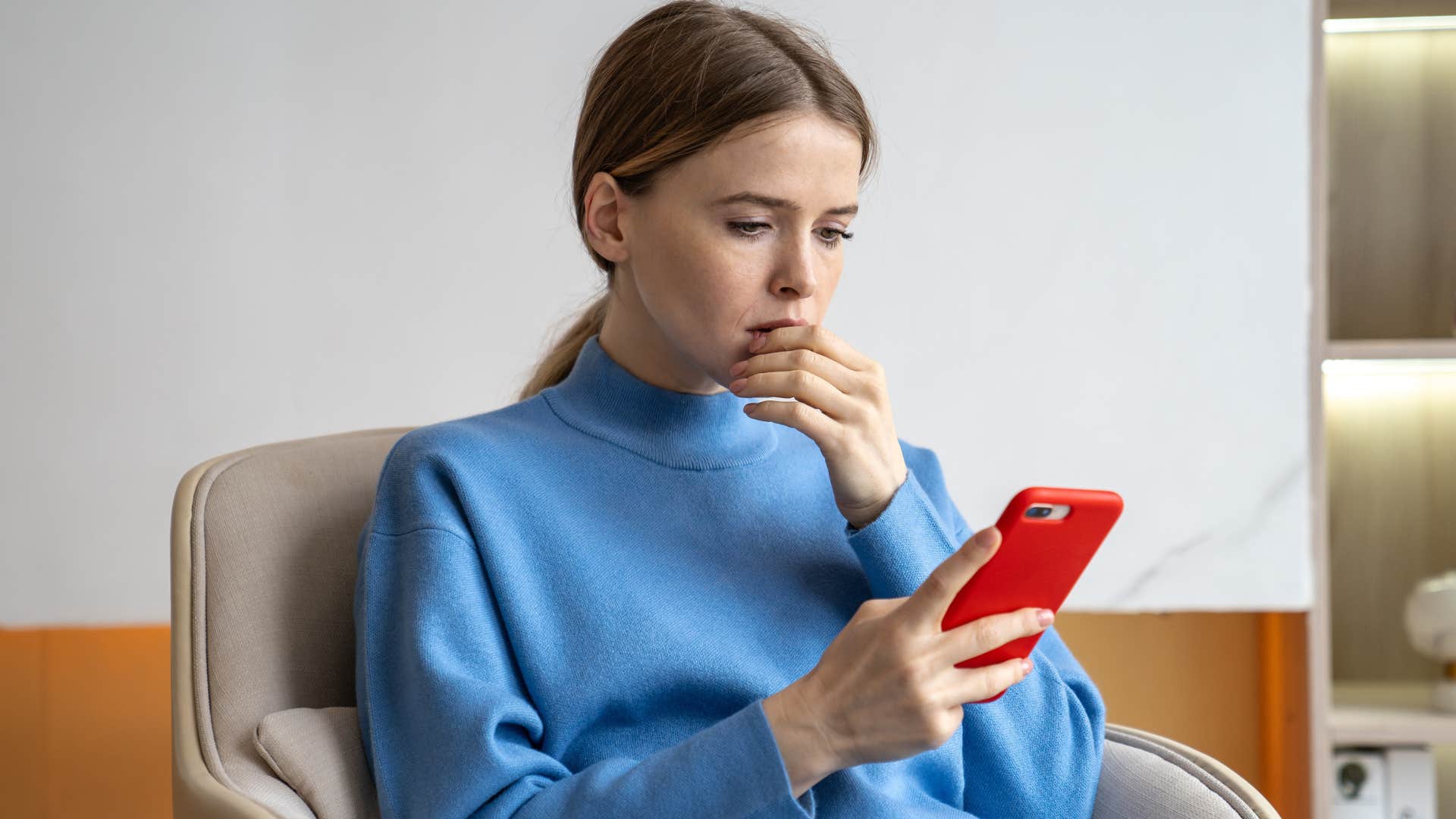 woman sending exact amounts on Venmo