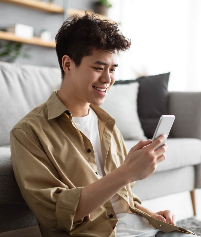 Man in love sends text