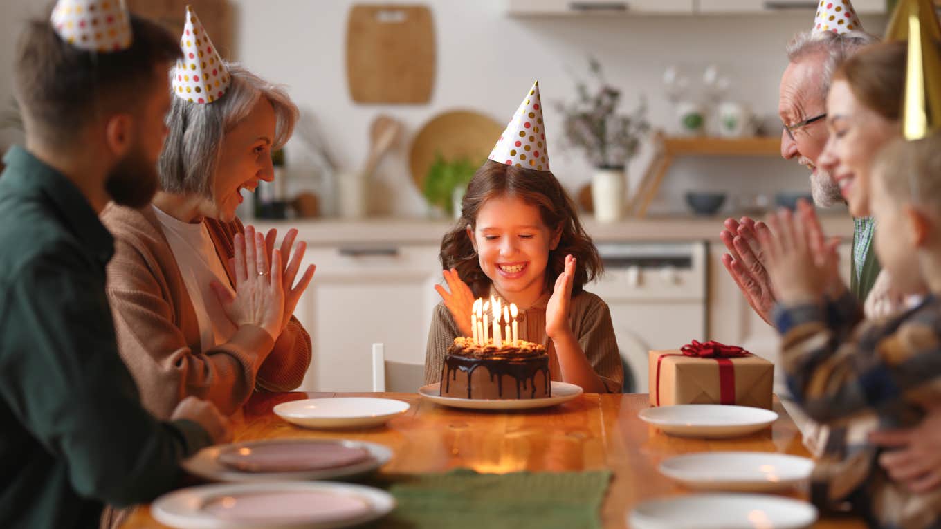 Mom Says Local Parents Were Gossiping About Throwing Her Daughter A Birthday Party She Couldn't Afford little girl celebrating at birthday party