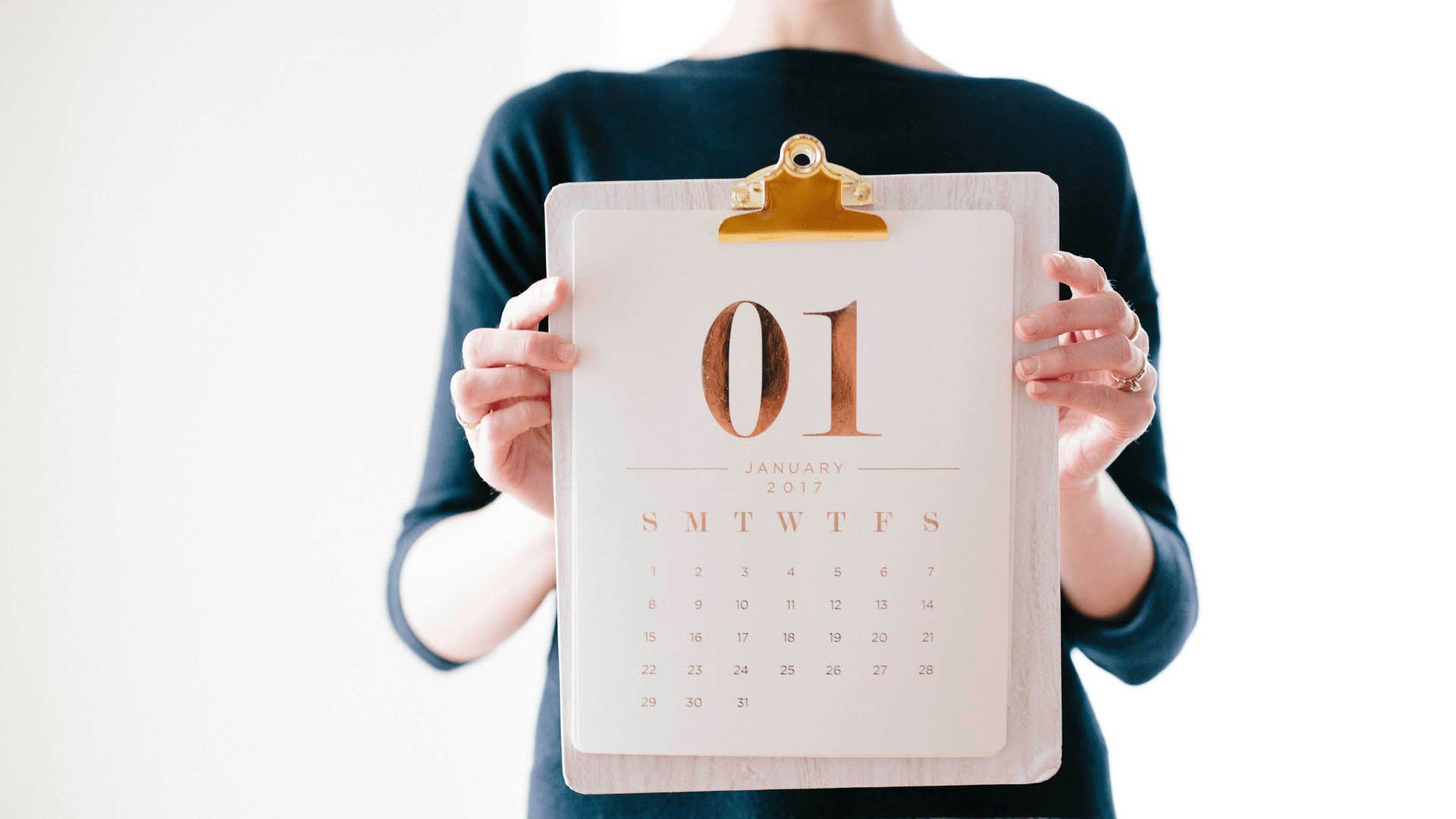 woman high-achiever using calendar