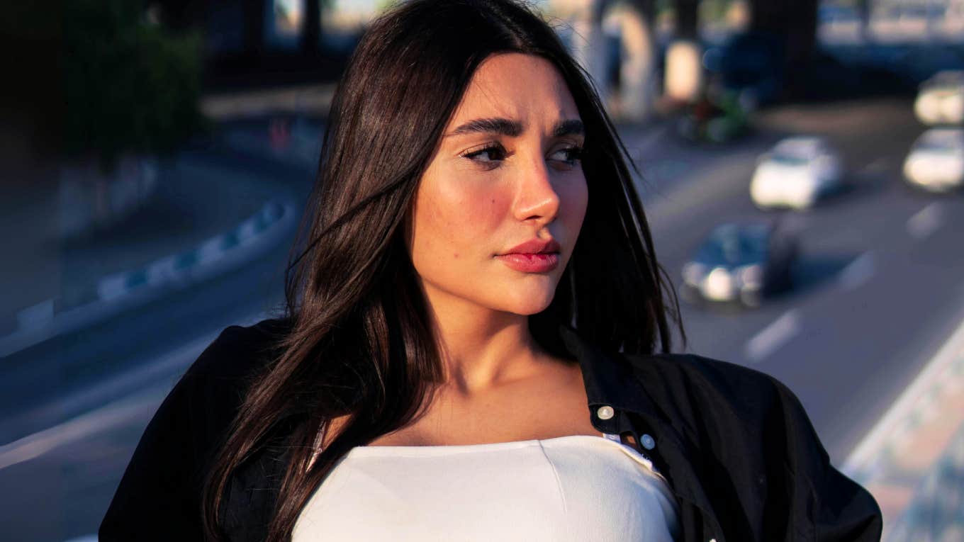 Signs No Self-Respecting Woman Should Ignore That Mean Her Relationship Isn't Good Enough Self-respecting woman whose relationship isn't good enough.