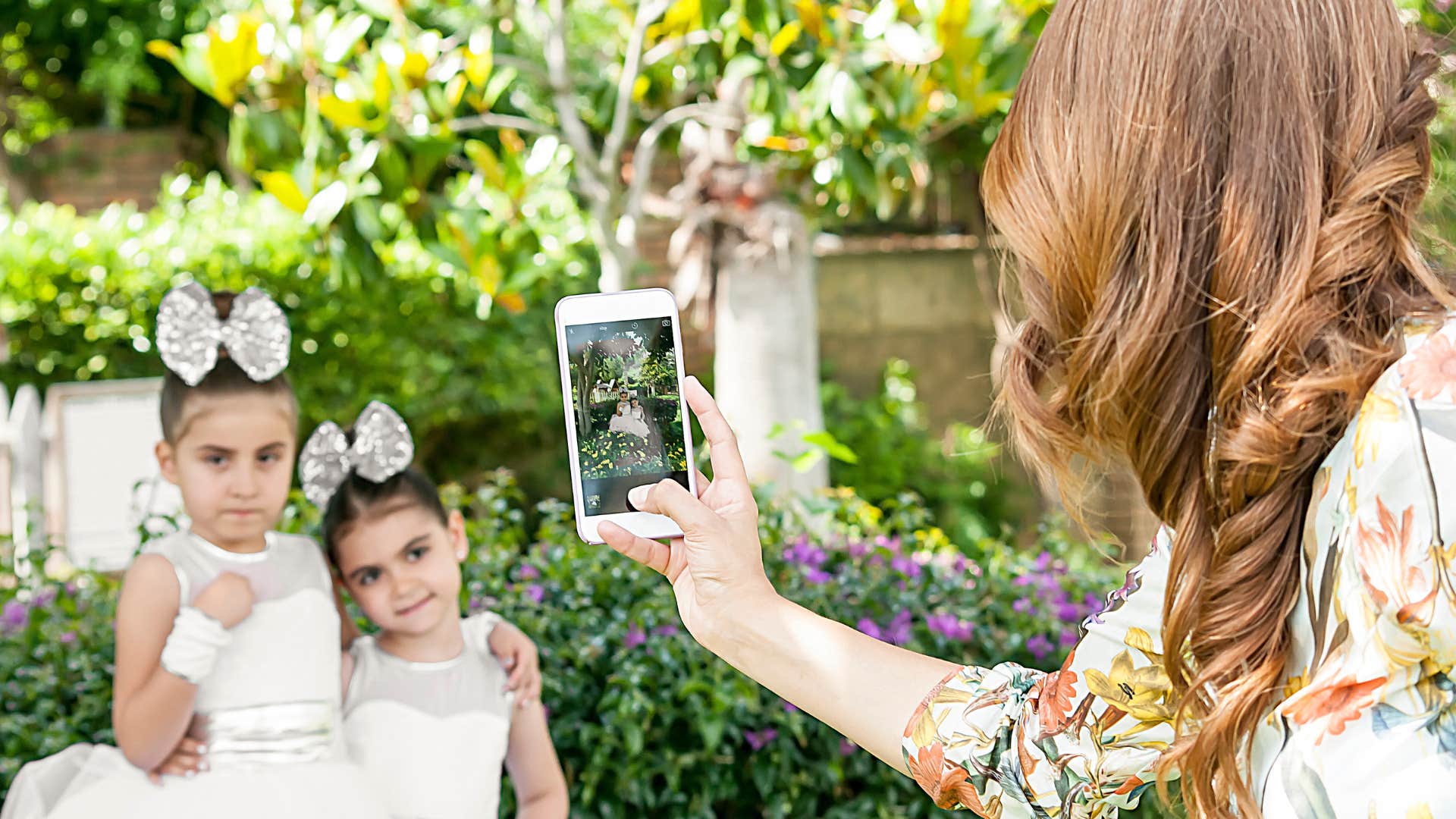 parenting habits that make people quietly judge a mom behind her back over-posting her kids online