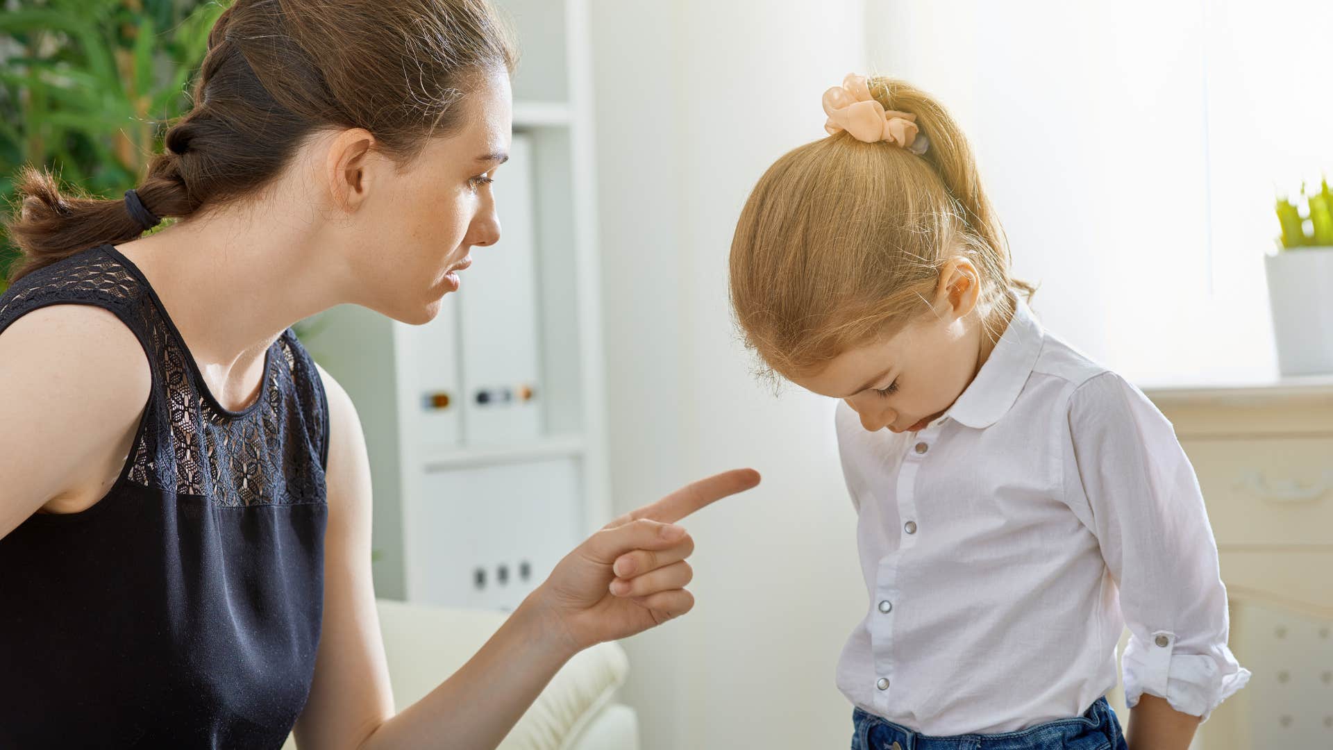parenting habits that make people quietly judge a mom behind her back publicly shaming or harshly disciplining her kids