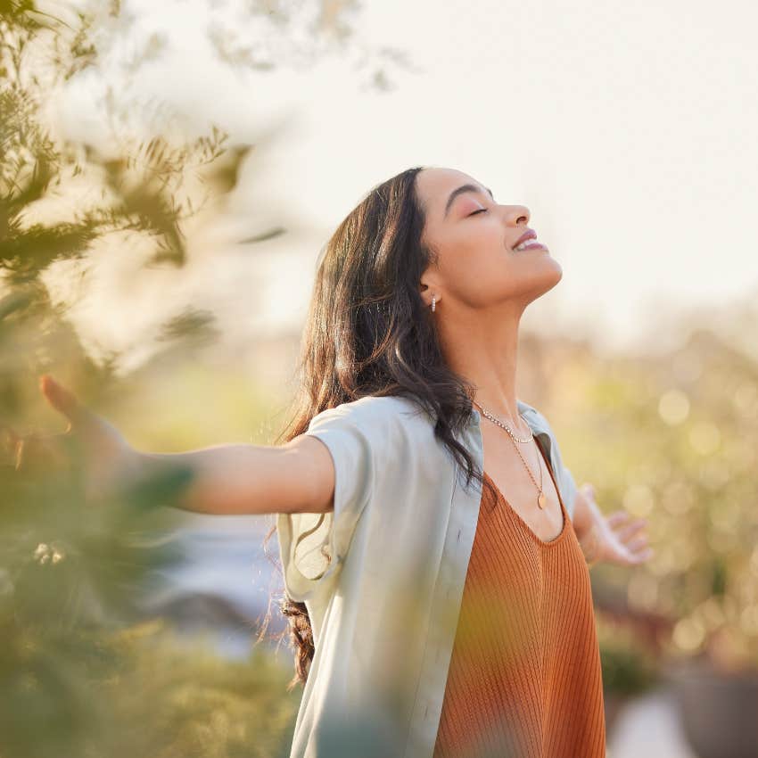 woman with an incredibly healthy brain practicing mindfulness