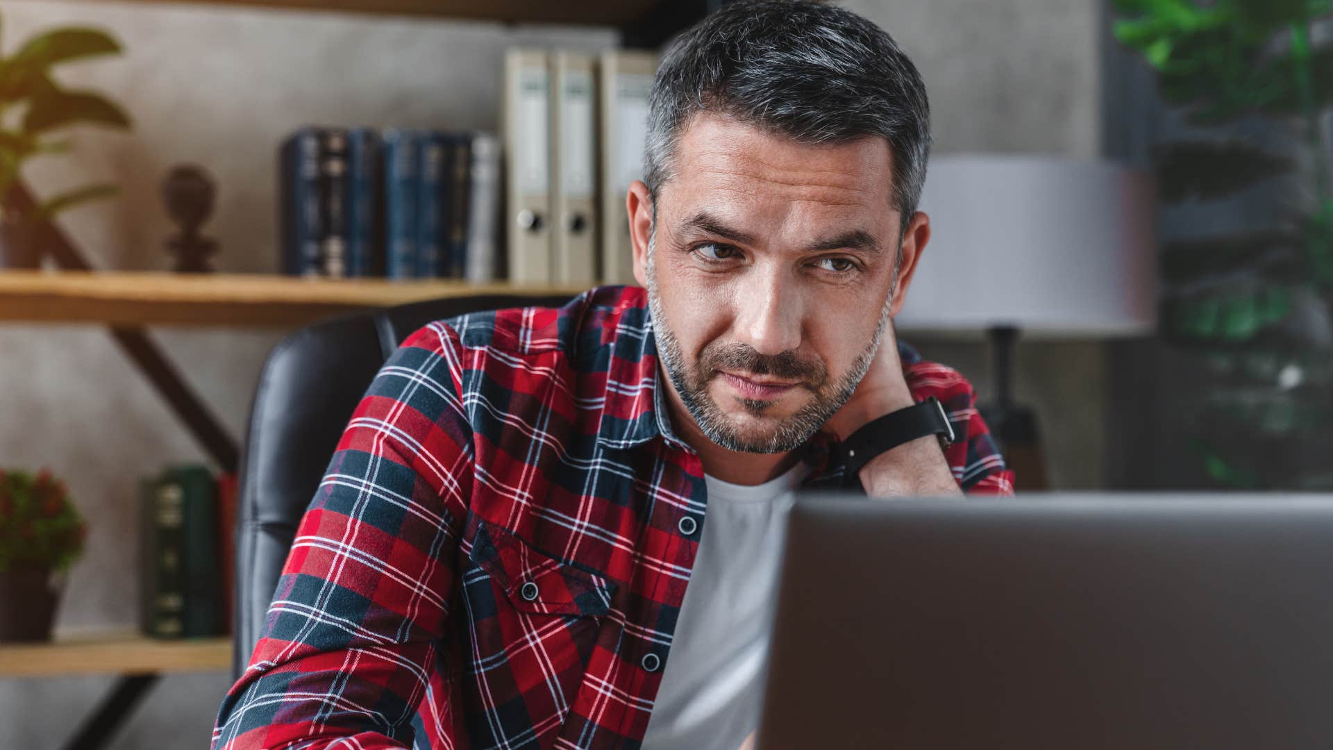 man texting I don't care through his laptop