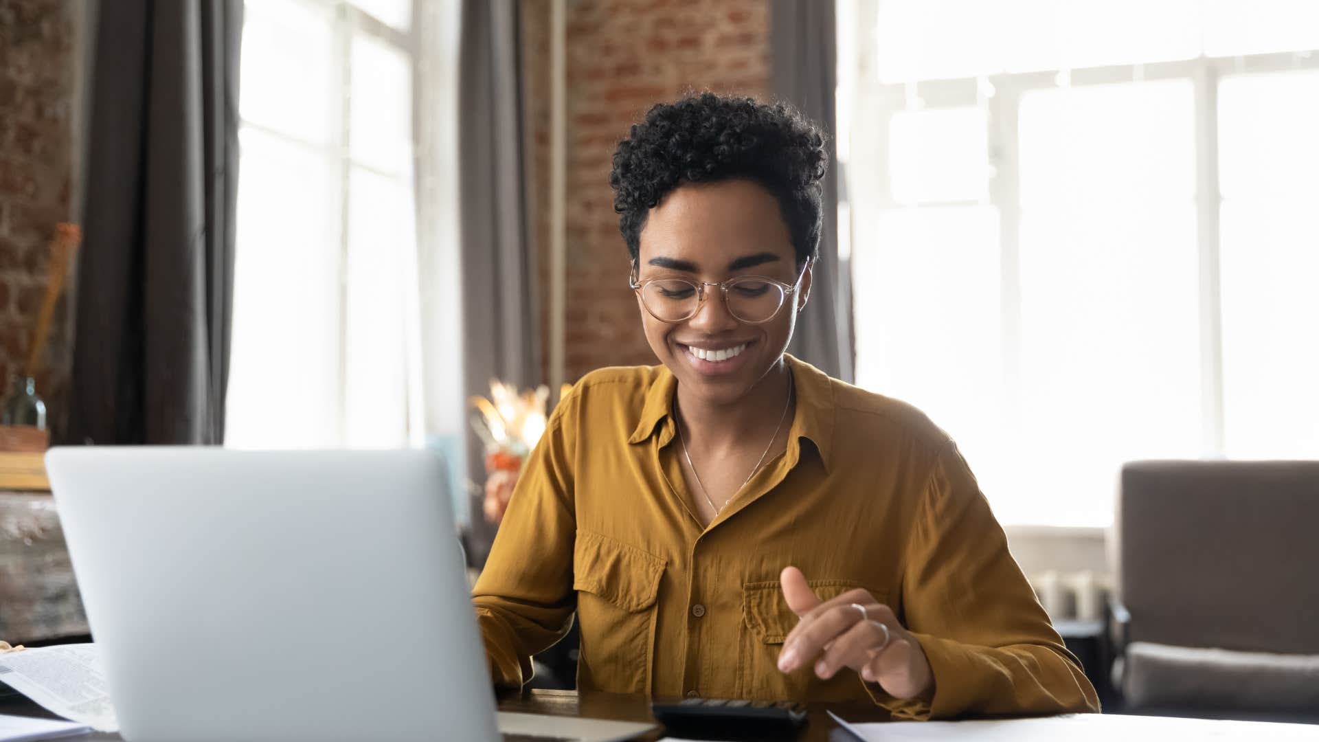 woman budgeting