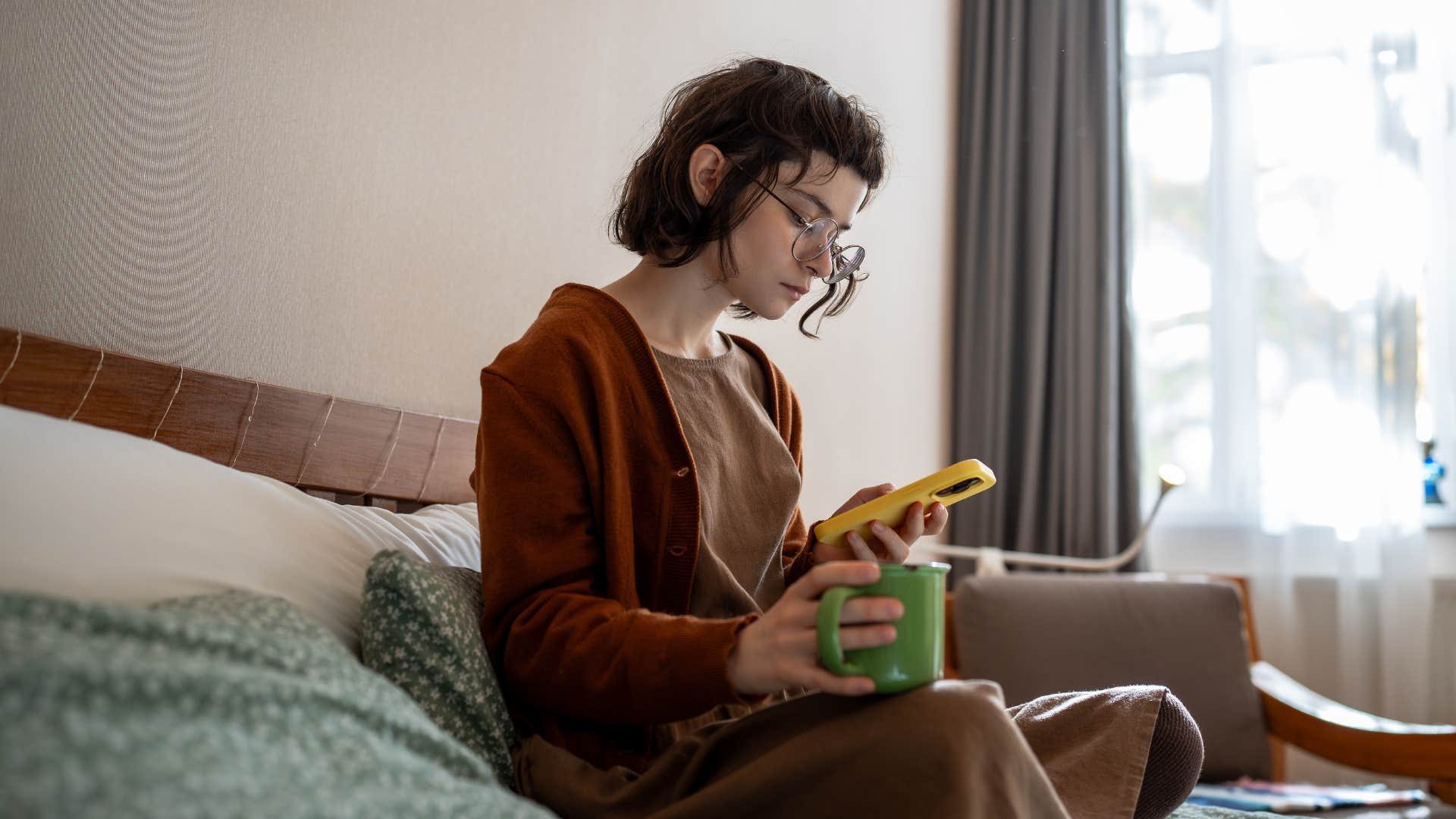 people who can’t handle small talk usually have these personality traits they’re often introverts