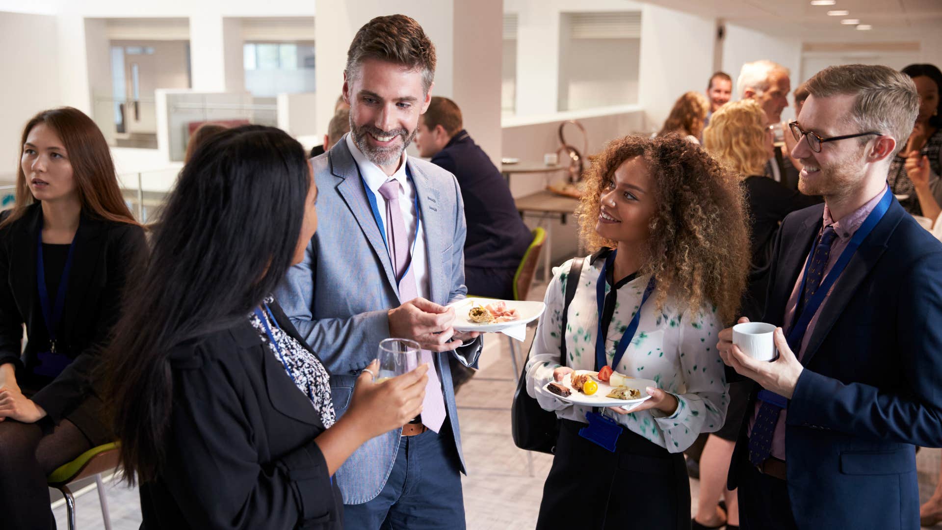 people who love small talk usually have these personality traits they’re often great networkers