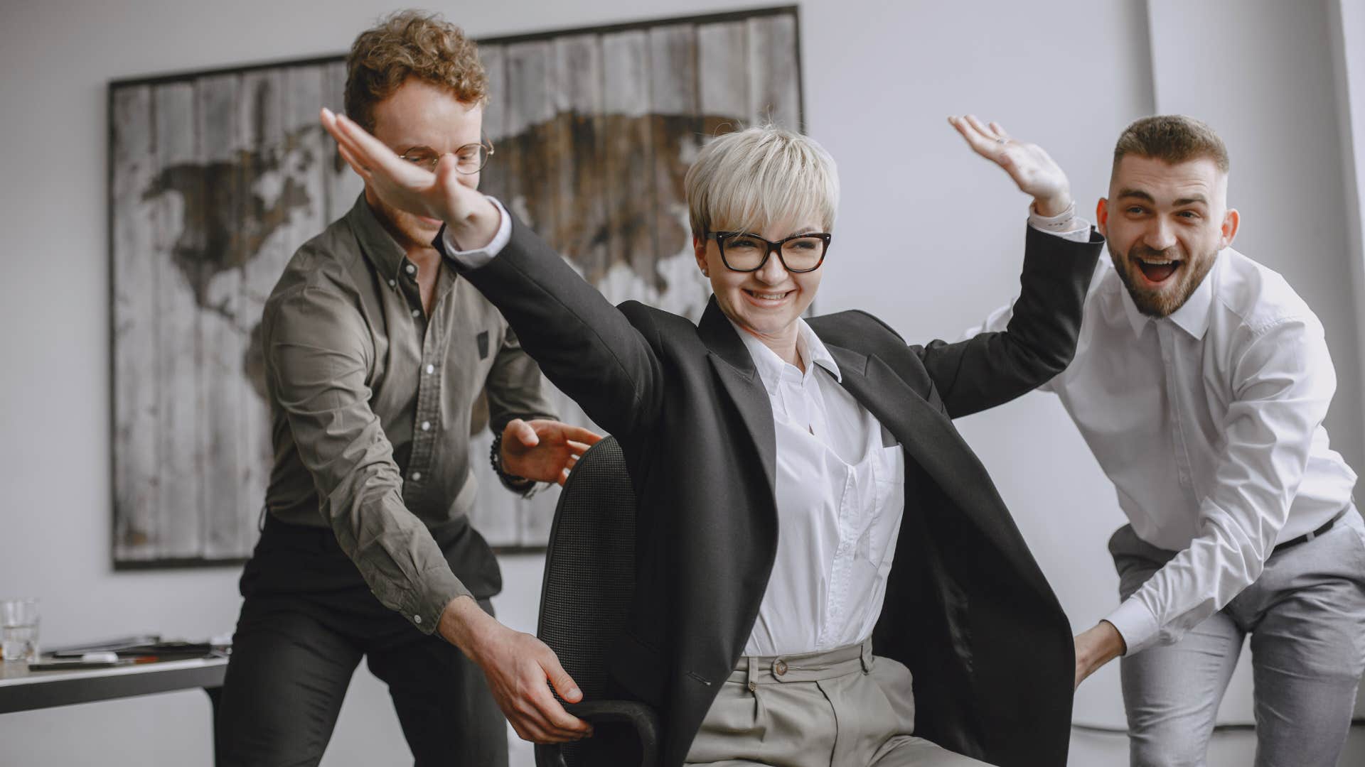people who love small talk usually have these personality traits they thrive in social environments