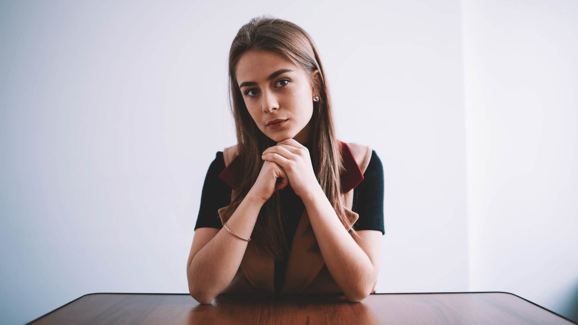 woman understands people's body language