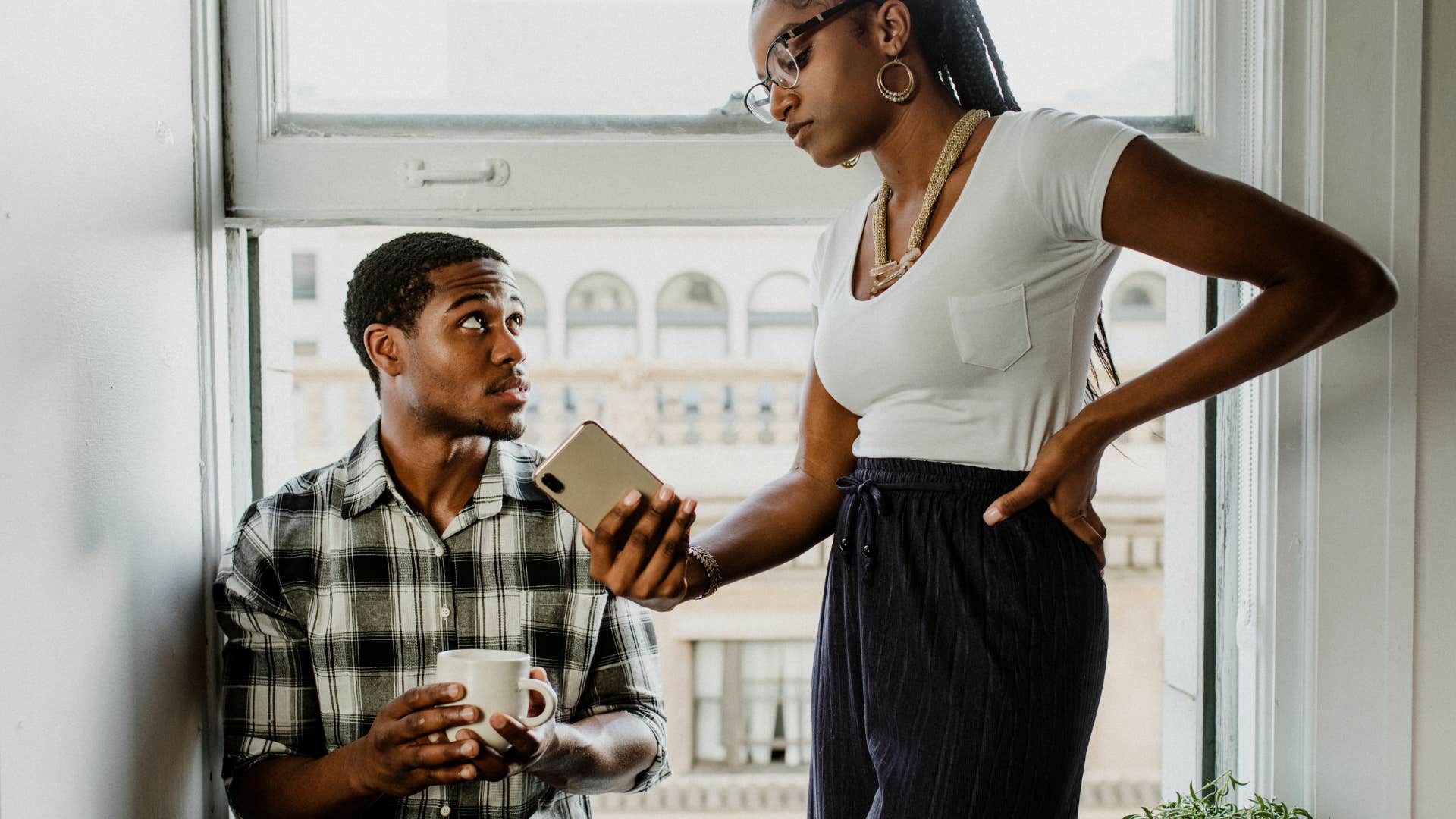woman telling man he always does this